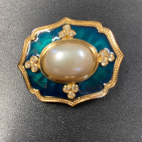 Vintage Burberry's Brooch - Picture 2 of 3